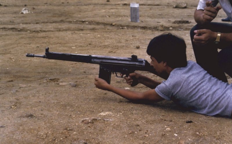 Este soy yo a los 14 disparando un G-3A3