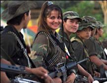Joven de las  FARC con un M-16